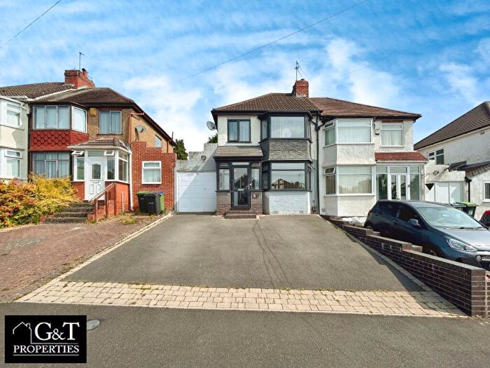 3 Bedroom Semi-Detached House For Sale In Oak Road, Oldbury, B68