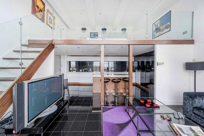 3 Bedroom Flat To Rent In Peterborough Road, Parsons Green, London, SW6