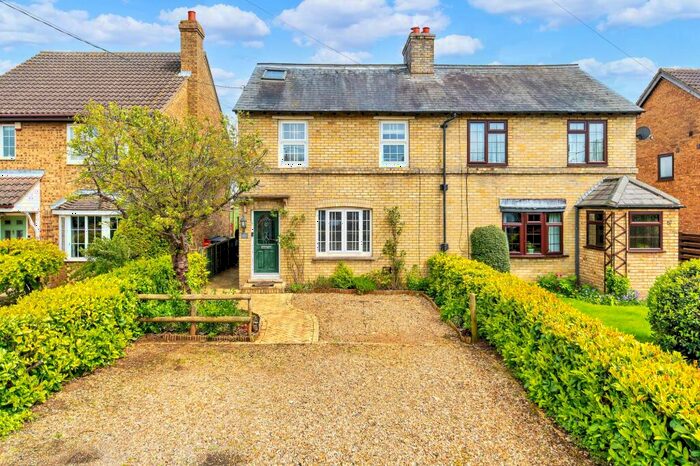 3 Bedroom Semi-Detached House For Sale In High Street, Tadlow, SG8