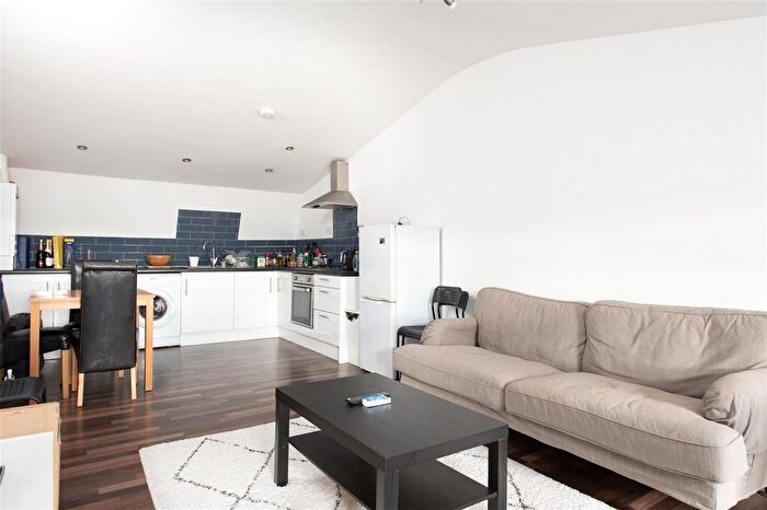 1 Bedroom Flat To Rent In King Street, Twickenham, TW1