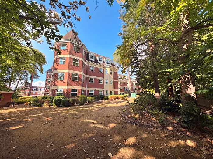 2 Bedroom Flat For Sale In Heathcote Road, Camberley, Surrey, GU15