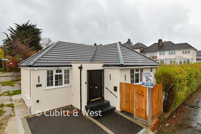 2 Bedroom Detached Bungalow For Sale In Sundale Avenue, South Croydon, Surrey, CR2
