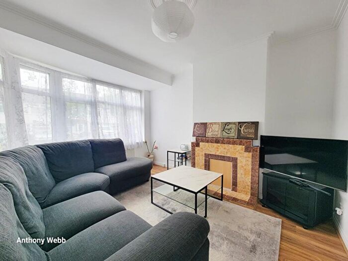 3 Bedroom Terraced House To Rent In New Park Avenue, Palmers Green, London, N13