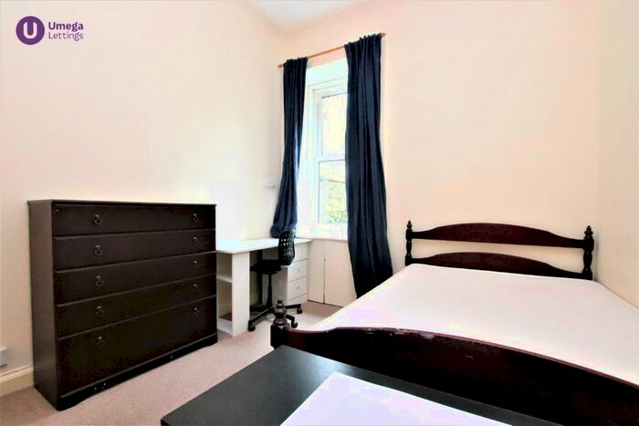 3 Bedroom Flat To Rent In Montague Street, Newington, Edinburgh, EH8