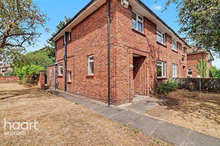 3 Bedroom Semi-Detached House For Sale In Old Ford End Road, Bedford, MK40