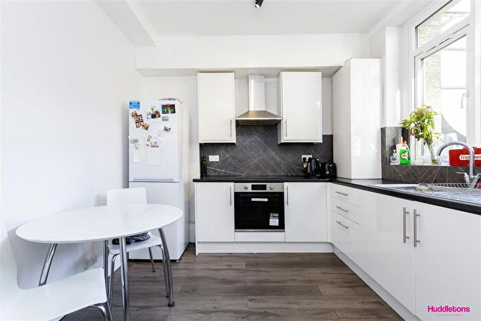 3 Bedroom Flat To Rent In Chalton Street, London, NW1