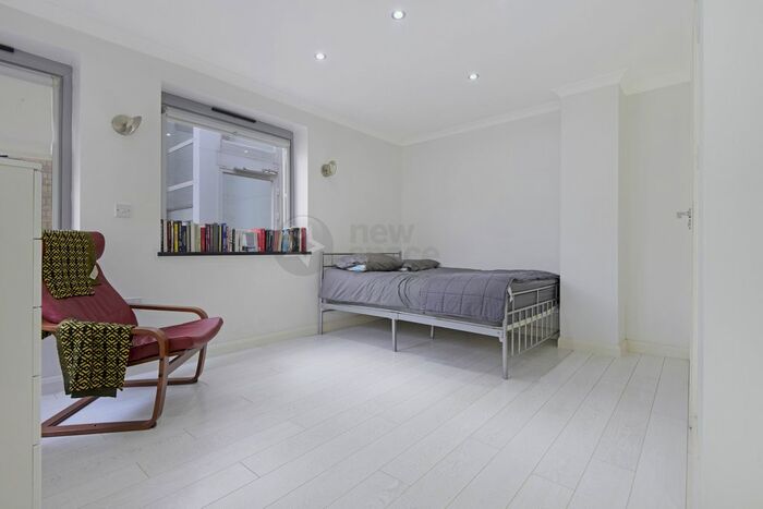 2 Bedroom Flat To Rent In Westside Court, Southgate Road, London, N1