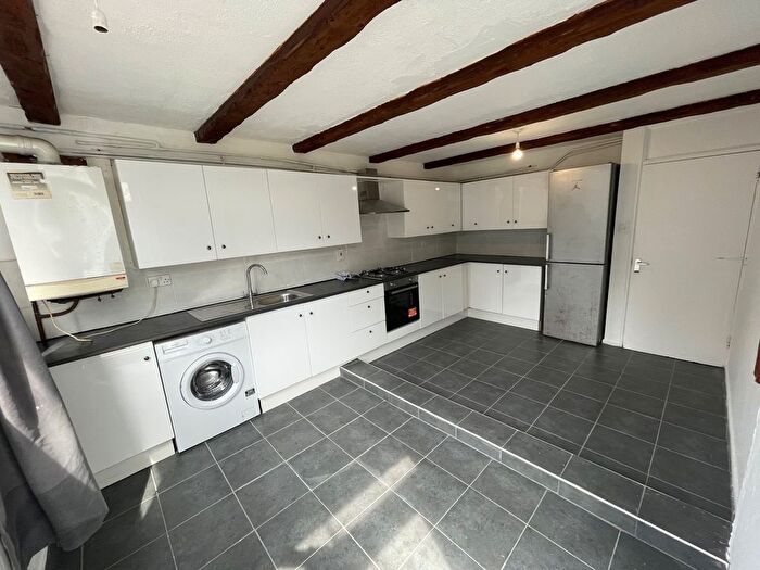 3 Bedroom Flat To Rent In Shirland Road, London, W9