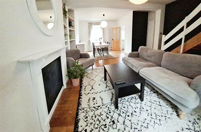 2 Bedroom House To Rent In Park Place, Brynmill, Swansea, SA2