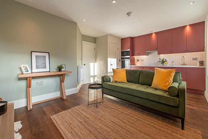 2 Bedroom Apartment To Rent In Flat - Kirkstall Lane, Kirkstall, Headingley, Leeds, LS6