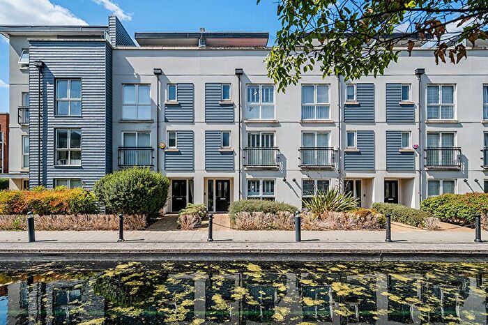 5 Bedroom Property For Sale In Canalside, Redhill, RH1