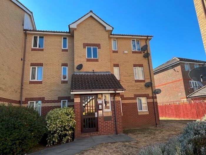 1 Bedroom Flat To Rent In Juniper Court, Chadwell Heath, RM6