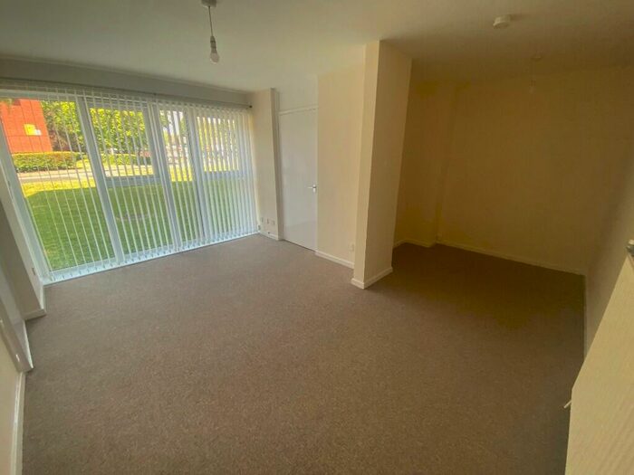 Studio To Rent In Browns Green, Birmingham, B20