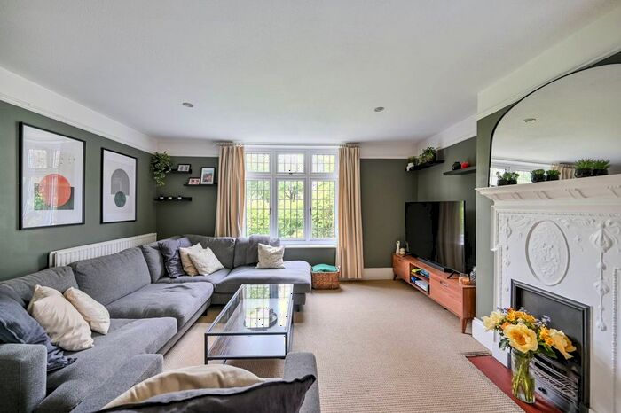 2 Bedroom Maisonette To Rent In Keble Road, Maidenhead, SL6