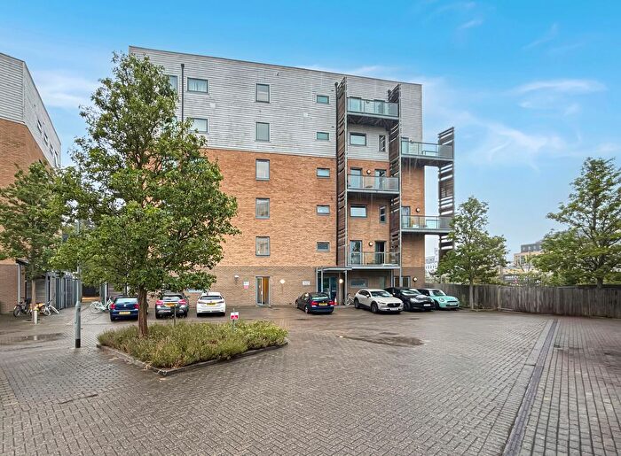 2 Bedroom Flat For Sale In Rustat Avenue, Cambridge, CB1