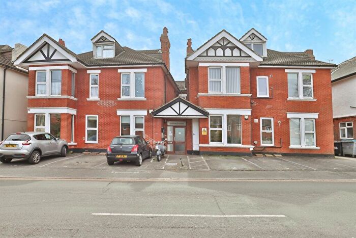 2 Bedroom Flat For Sale In Southbourne Road, Bournemouth, BH6