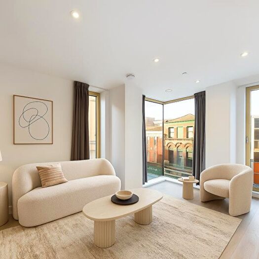 2 Bedroom Apartment To Rent In Apt :: The Quarters, M1