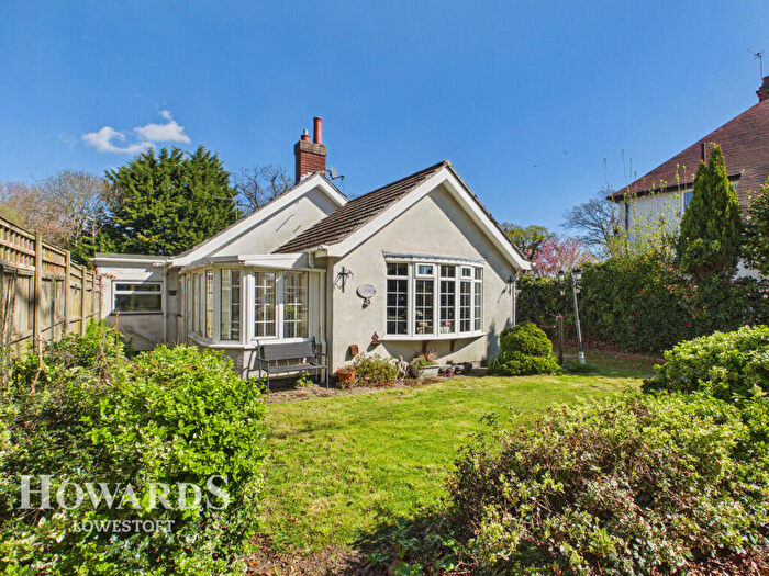3 Bedroom Detached Bungalow For Sale In Oulton Road North, Oulton Village, NR32