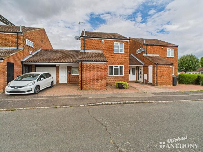 3 Bedroom Link Detached House For Sale In Granes End, Great Linford, Milton Keynes, Buckinghamshire, MK14