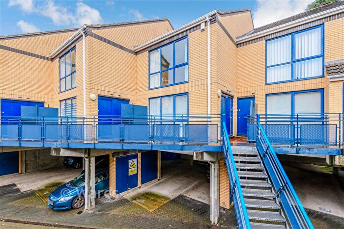 2 Bedroom Apartment For Sale In Valetta Way, Rochester, Kent, ME1