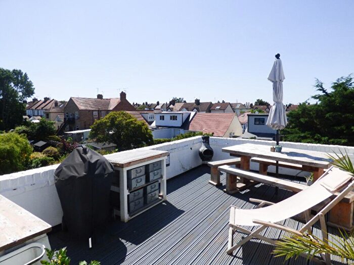 2 Bedroom Flat To Rent In Westcliff Park Drive, Westcliff-on-Sea, SS0