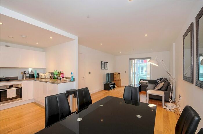 3 Bedroom Flat To Rent In Love Lane, Woolwich, London, SE18