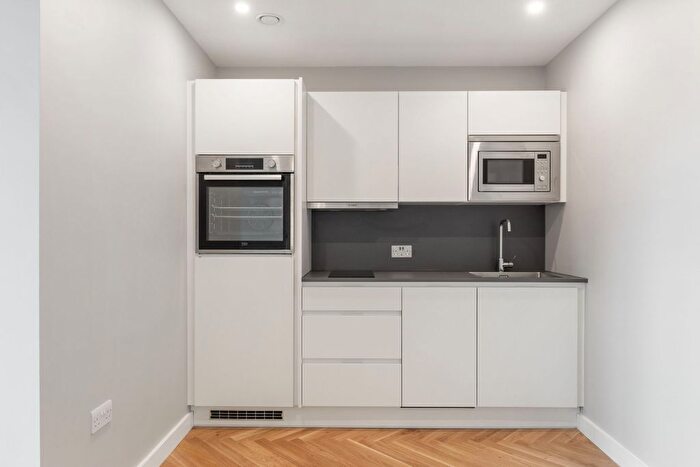 1 Bedroom Flat To Rent In Clapham Common North Side, London, SW4