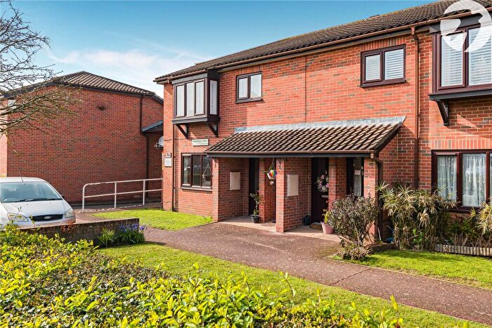 2 Bedroom Flat For Sale In Lunedale Road, Dartford, Kent, DA2