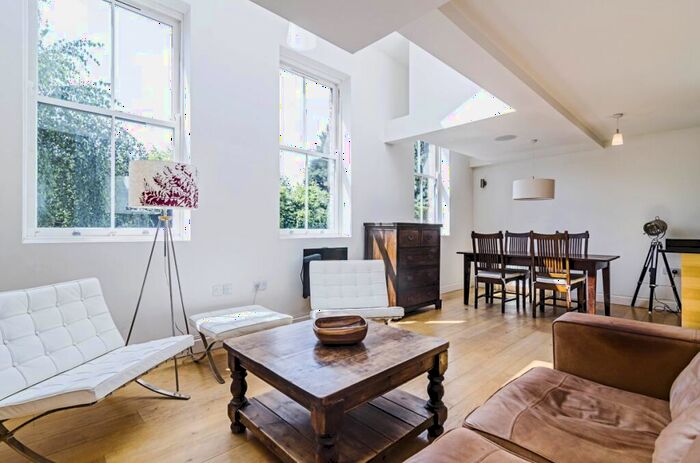 3 Bedroom Mews To Rent In Aberdeen Lane London, N5