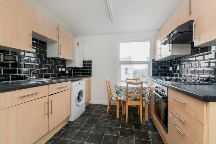 2 Bedroom Flat To Rent In Uxbridge Road, Shepherd's Bush, London, W12