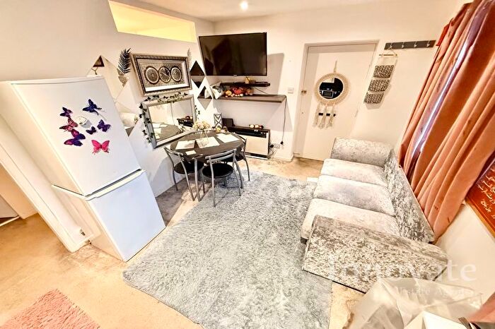 1 Bedroom Flat To Rent In Cradley Road, Netherton, Dudley, DY2