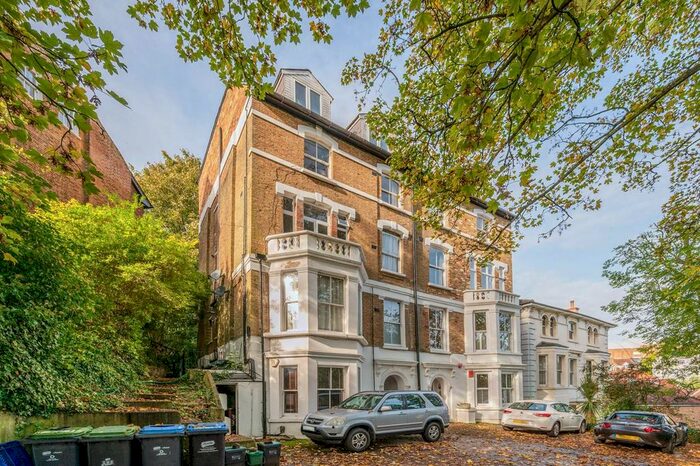 2 Bedroom Flat For Sale In Cintra Park, Crystal Palace, London, SE19