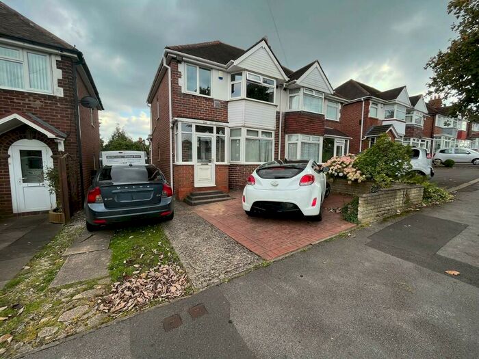 3 Bedroom House To Rent In Jiggins Lane, Birmingham, B32