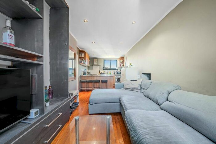 1 Bedroom Flat To Rent In Spencer Road, Acton, London, W3