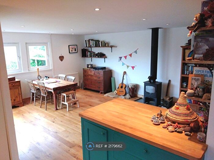 2 Bedroom Bungalow To Rent In Miles Lane, Swansea, SA3