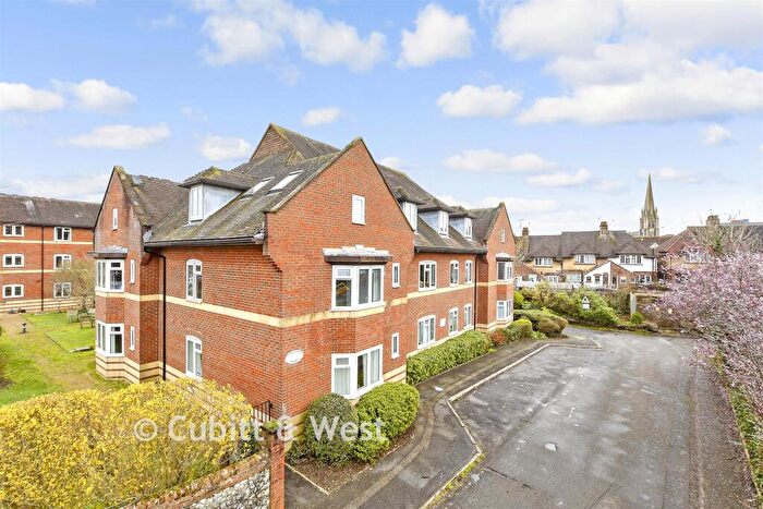 1 Bedroom Flat For Sale In Station Road, Dorking, Surrey, RH4