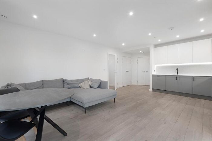 2 Bedroom Flat To Rent In Willowbrook House, Coster Avenue, London, N4