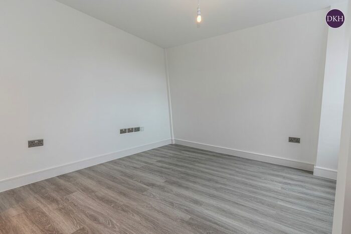 1 Bedroom Flat To Rent In The Parade, Watford, Hertfordshire, WD17