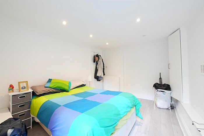 1 Bedroom Flat To Rent In Alconbury Road, London, E5