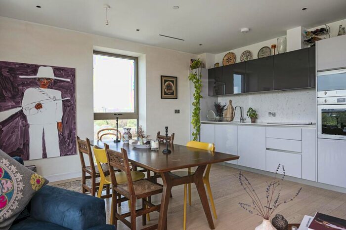 2 Bedroom Flat To Rent In Downs Road, Hackney, London, E5