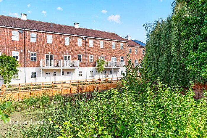 4 Bedroom Terraced House For Sale In Beaumont Drive, Worcester Park, KT4