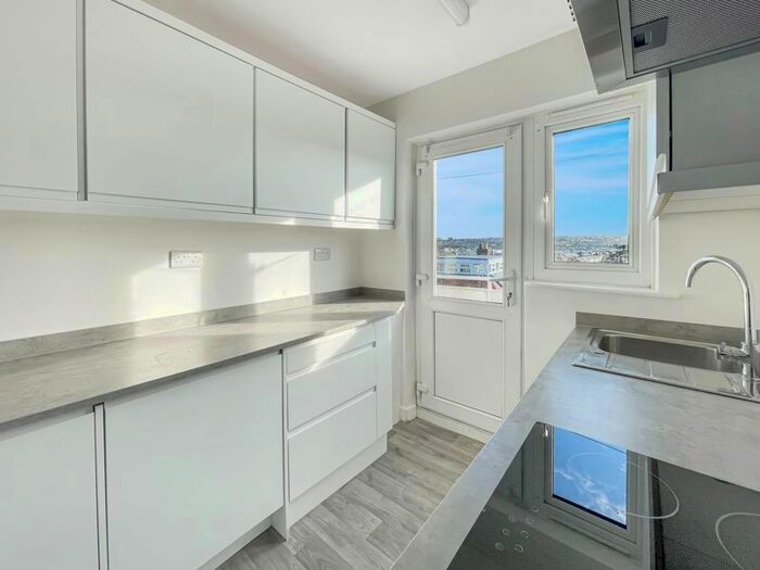 2 Bedroom Flat To Rent In Park Road, Cowes, PO31