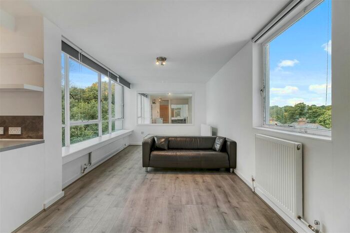 Studio To Rent In Avenue Road, London, N6