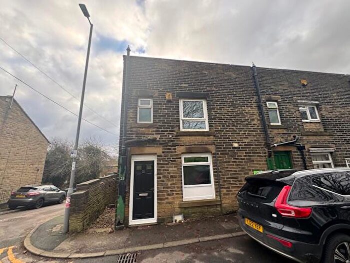 3 Bedroom End Of Terrace House To Rent In Daisy Hill Back Lane, Bradford, West Yorkshire, BD9