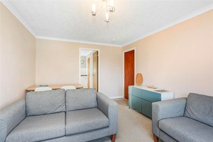 2 Bedroom Flat For Sale In Lintwhite Court, Bridge Of Weir, PA11