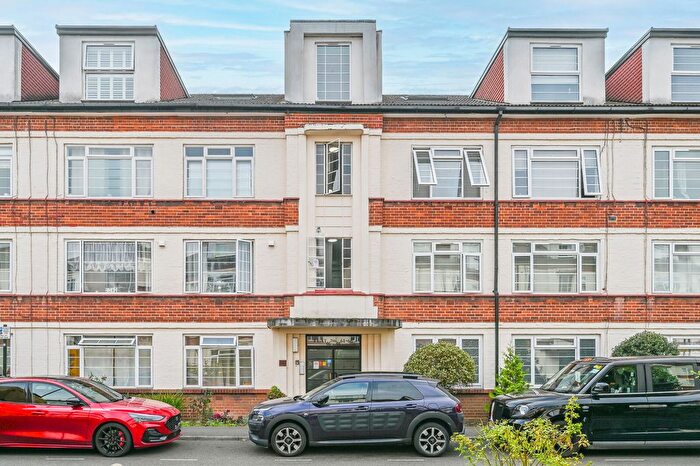 3 Bedroom Flat For Sale In Manor Vale, Ealing, Brentford, TW8