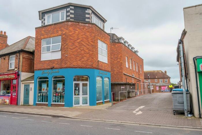 1 Bedroom Flat To Rent In Bishops Courtyard, The Hornet, Chichester, PO19