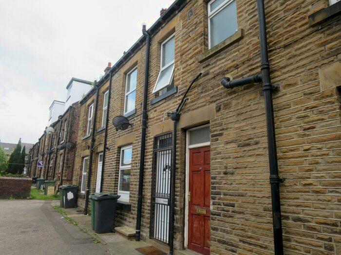 1 Bedroom Apartment To Rent In Clough Street, Morley, LS27