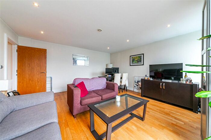 2 Bedroom Apartment To Rent In Drayton Park, London, N5
