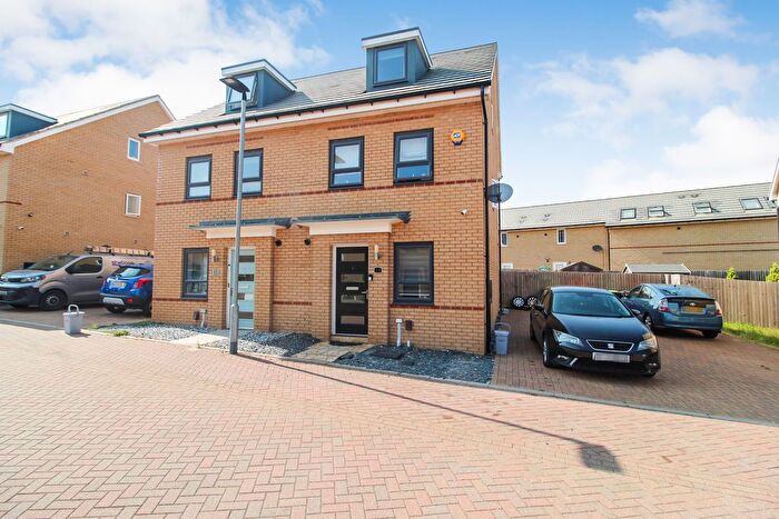 3 Bedroom Semi-Detached House For Sale In Fallow Lane, Wixams, MK42